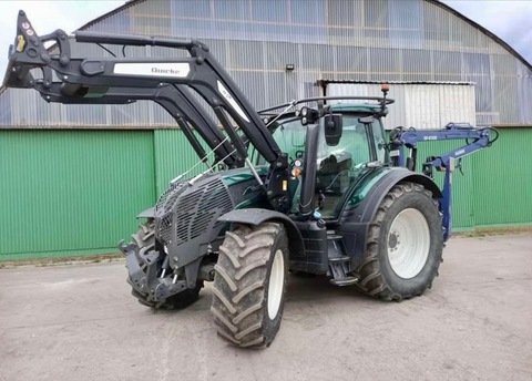 Valtra N154 Active mit Forstausrüstung