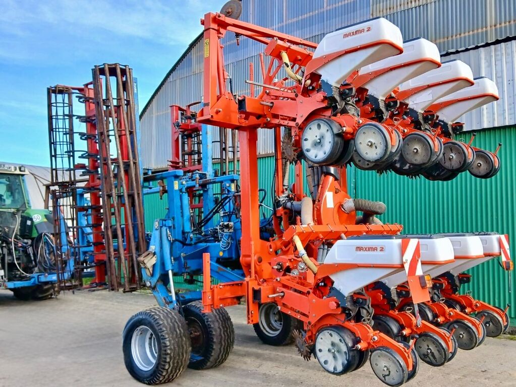 Kuhn Maxima 2 mit Rabe Königsadler / MC Agri 3