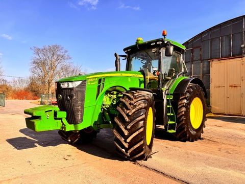 John Deere 8320 R