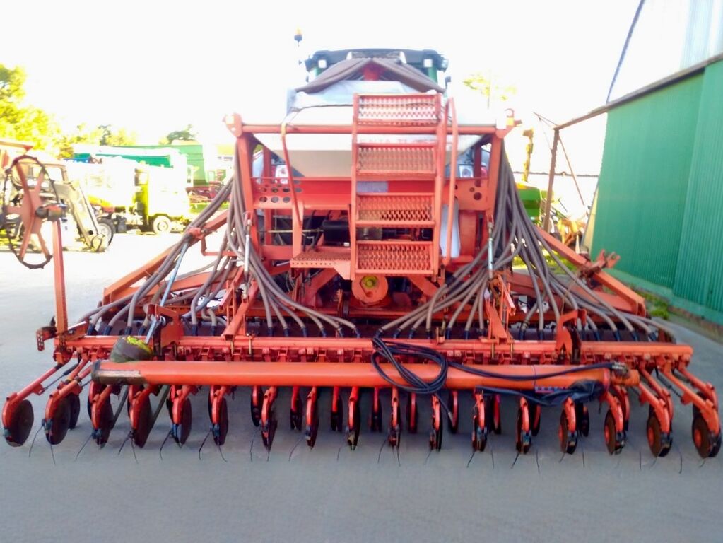 Kuhn HR4502 + Venta TI 3