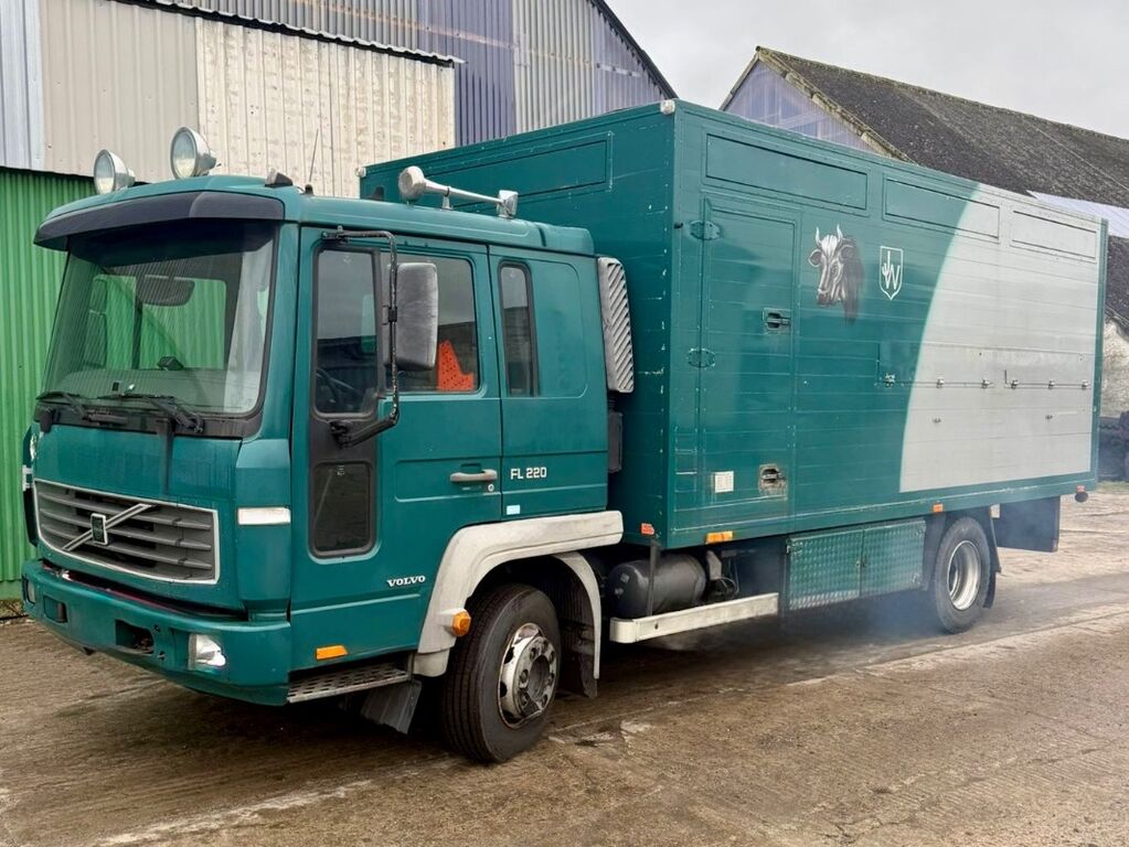 Volvo FL220 4x2R Viehtransporter 2