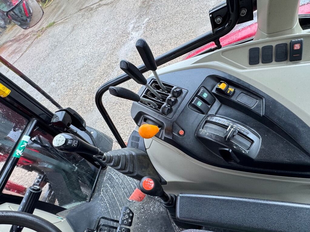 Massey Ferguson 4708 3