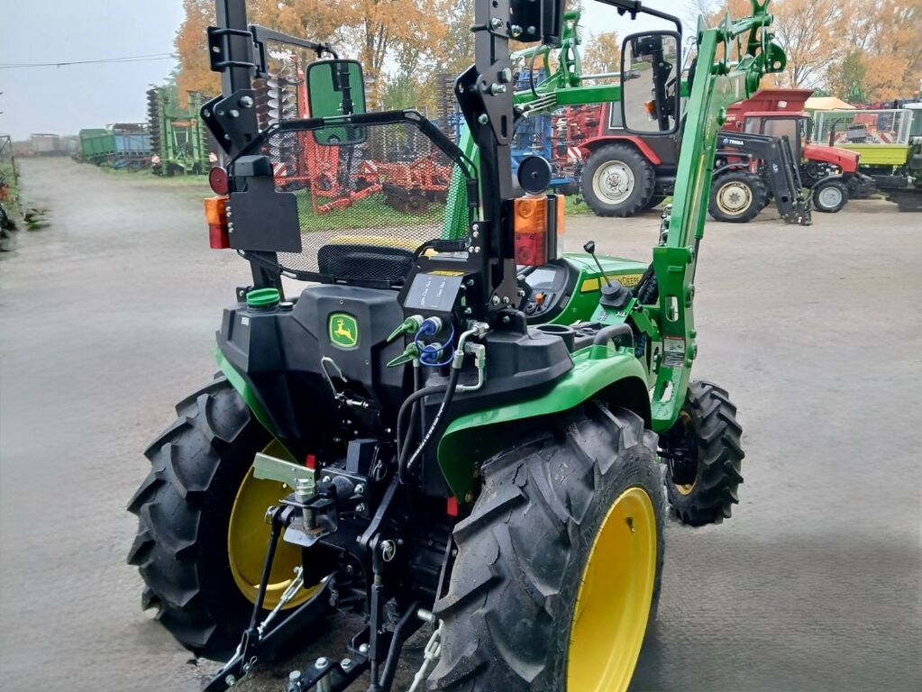 John Deere 3028E + FL 3