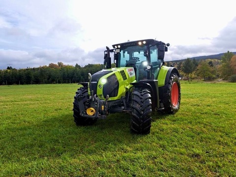 <strong>CLAAS Arion 660 </strong><br />