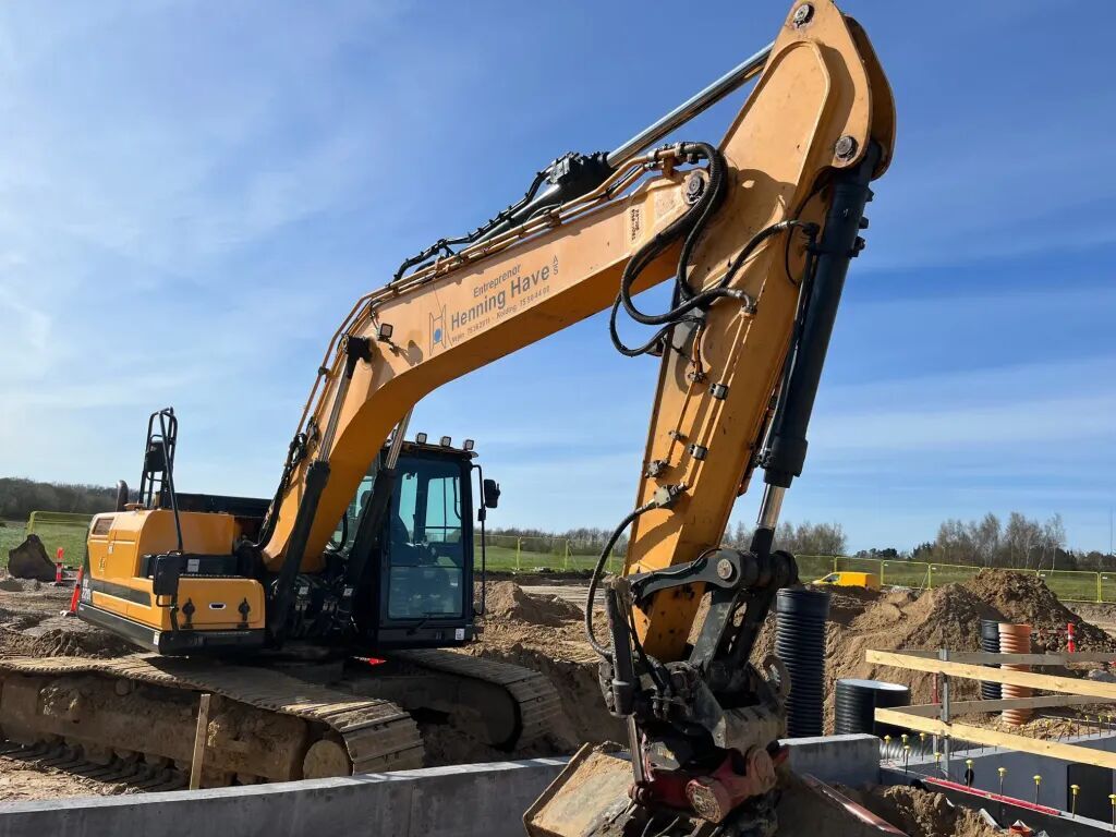 Hyundai HX220L  Velholdt maskine, med Rotortilt, S70 ski 2