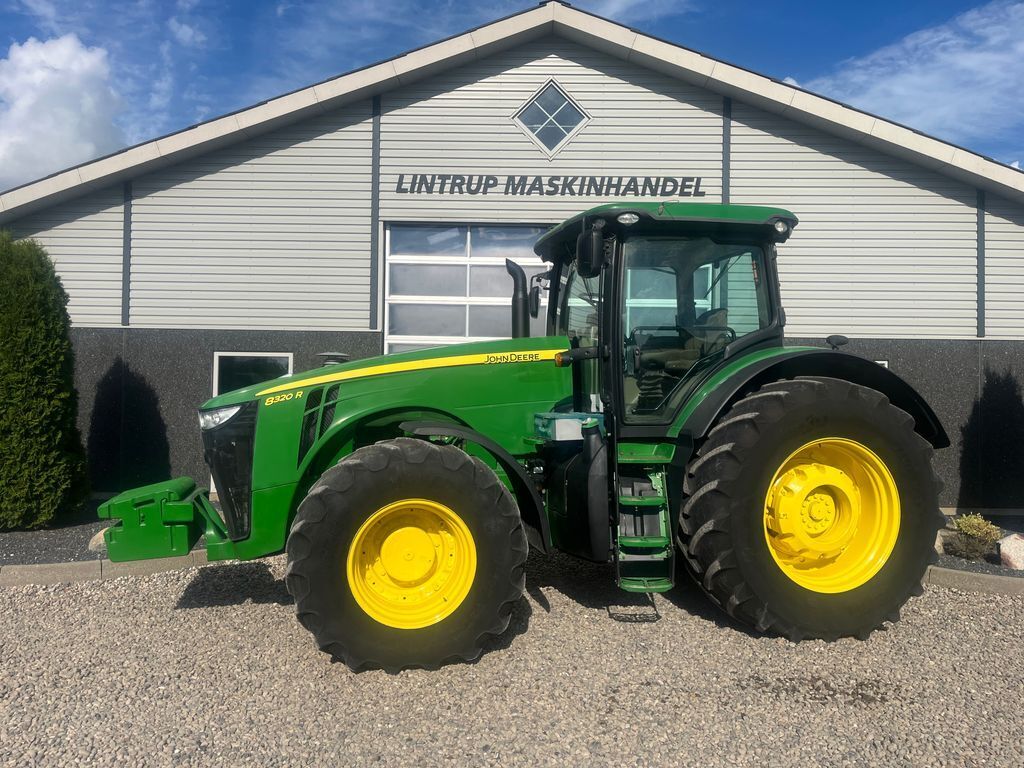 John Deere 8320R 1
