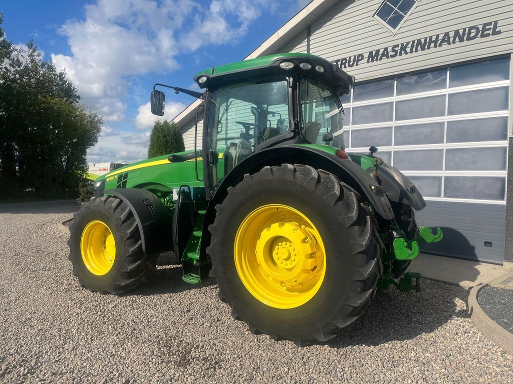 John Deere 8320R 3