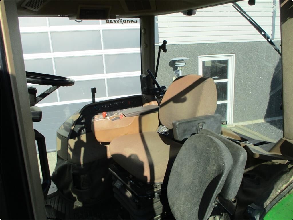 John Deere 8300  3
