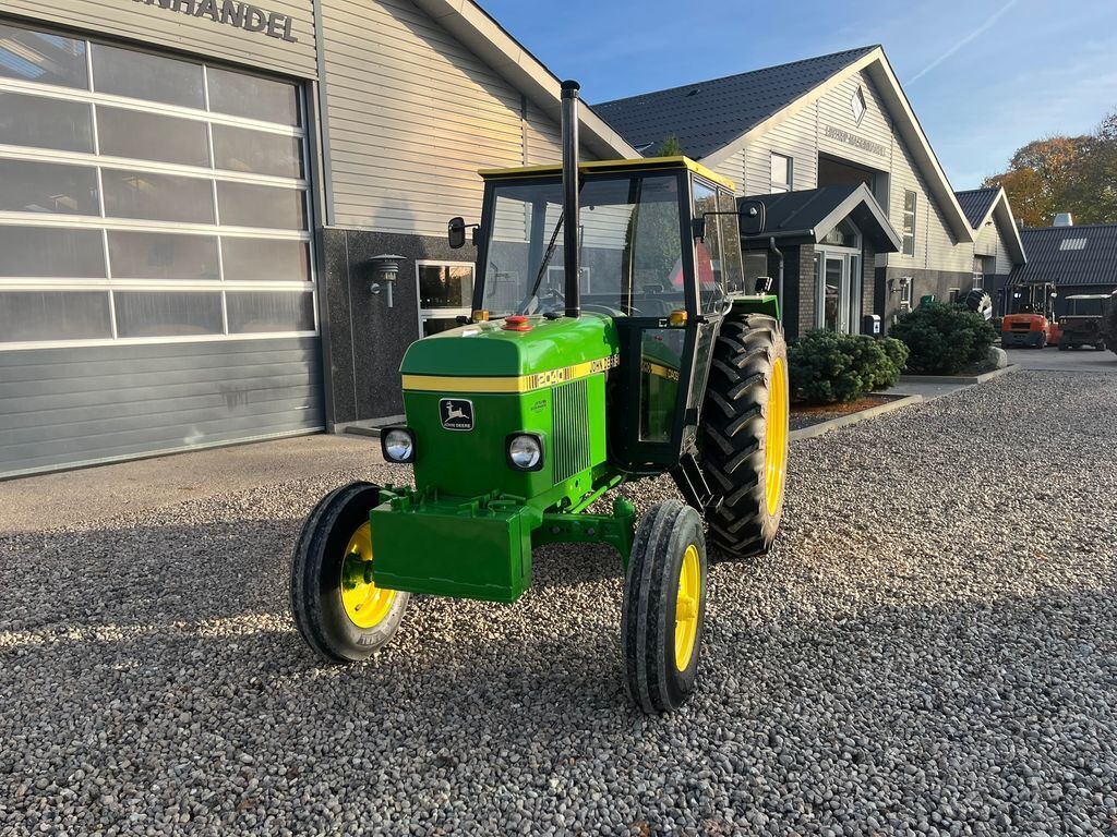 John Deere 2040  3