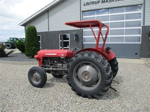 Massey Ferguson 35 med næsten nye dæk og styrtbøjle. Fin traktor