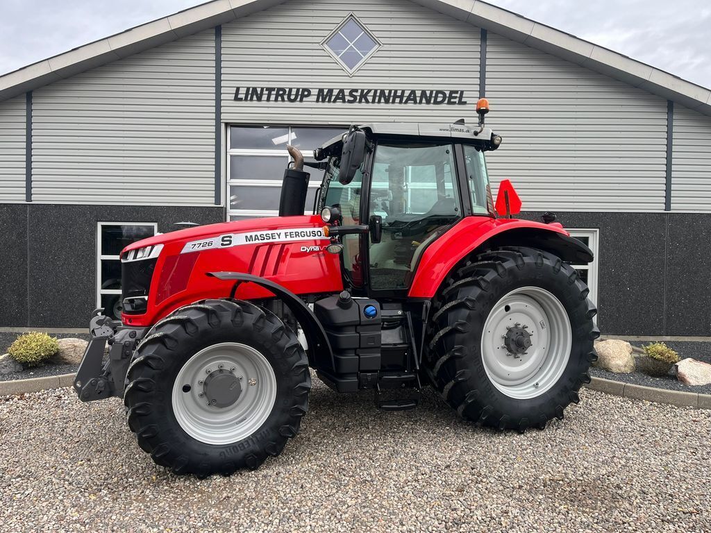 Massey Ferguson 7726 S DynaVT Med frontlift 1