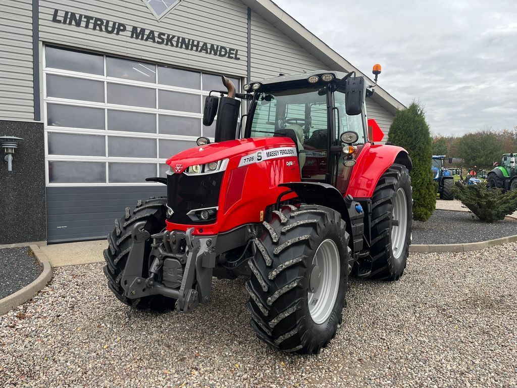 Massey Ferguson 7726 S DynaVT Med frontlift 3
