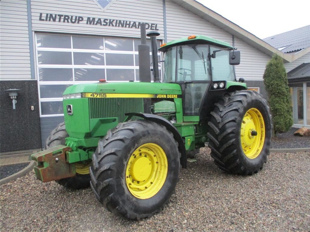 John Deere 4755 En rigtig kraftkarl med den store 7,6L moto 2