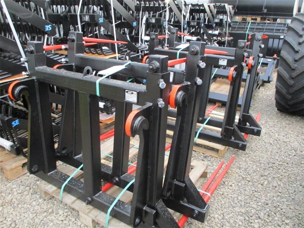 JST  Halmspyd med overbygning og Volvo beslag ti 1