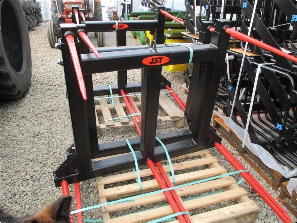 JST  Halmspyd med overbygning og Volvo beslag ti 3