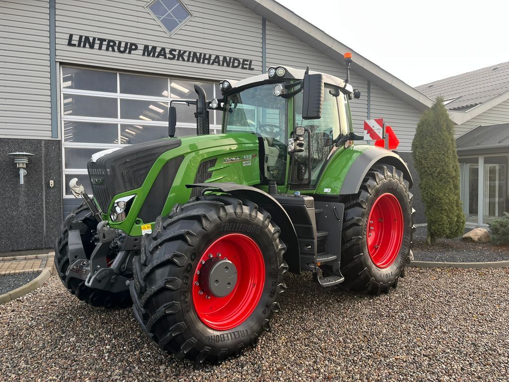 Fendt 933 Vario Profi Plus S4 2