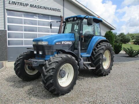 New Holland 8670