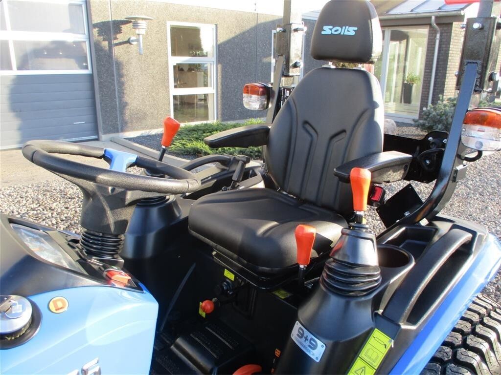 Solis S26 Shuttle XL 9x9 med store brede Turf hjul på  3