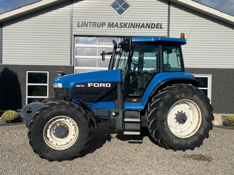 New Holland 8670