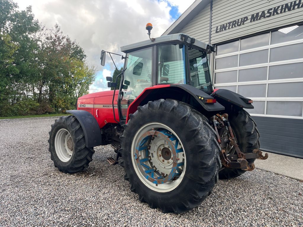 Massey Ferguson 8140  3