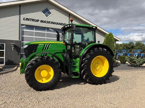 John Deere 6215R