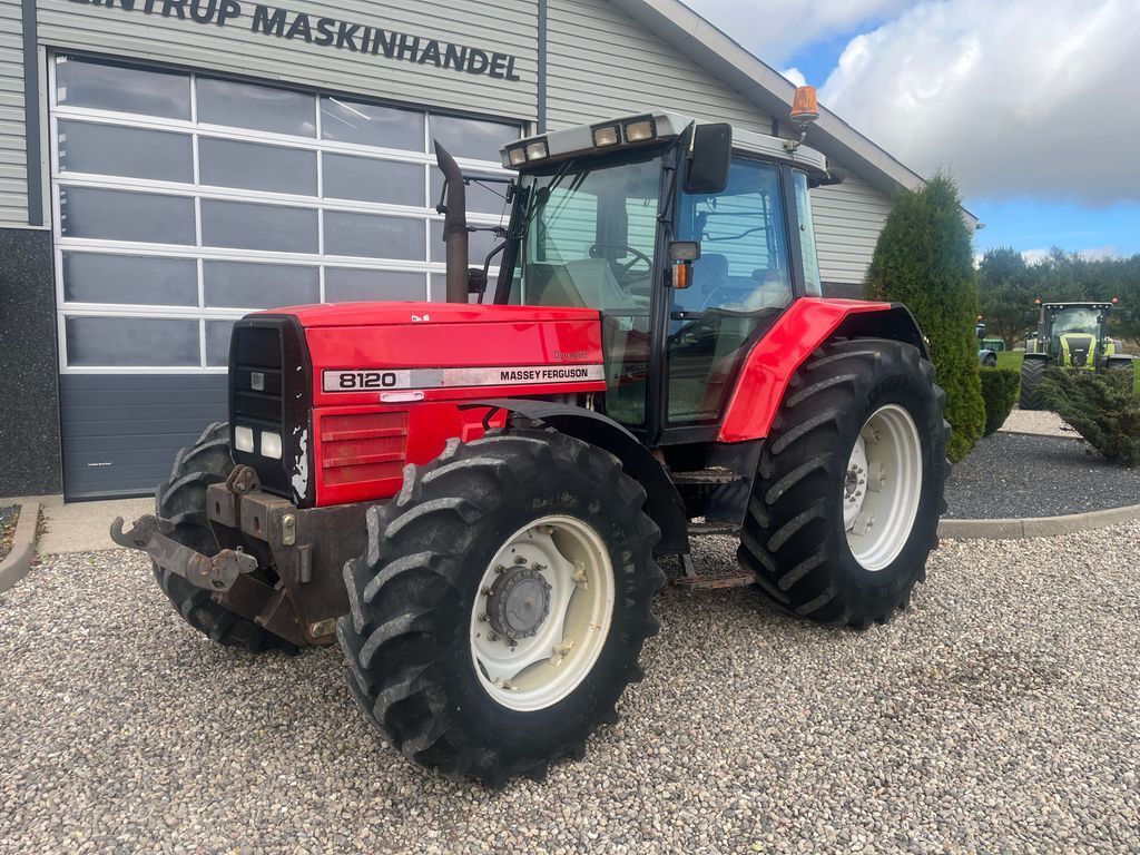 Massey Ferguson 8120 DYNA 4 Med frontlift 2