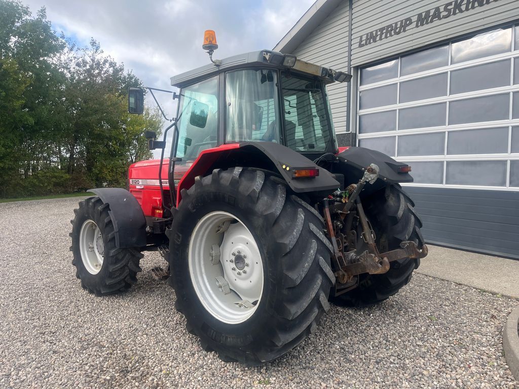 Massey Ferguson 8120 DYNA 4 Med frontlift 3