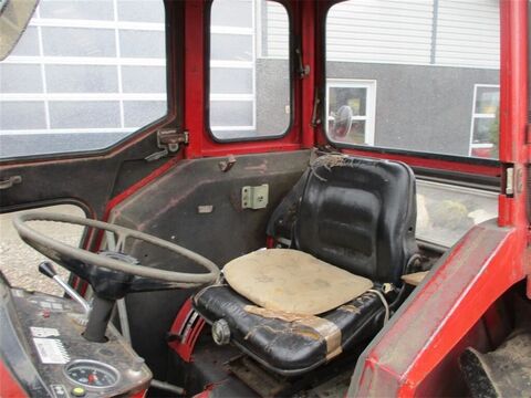 Sonstige IH  474 En ejers traktor med lukket kabine på