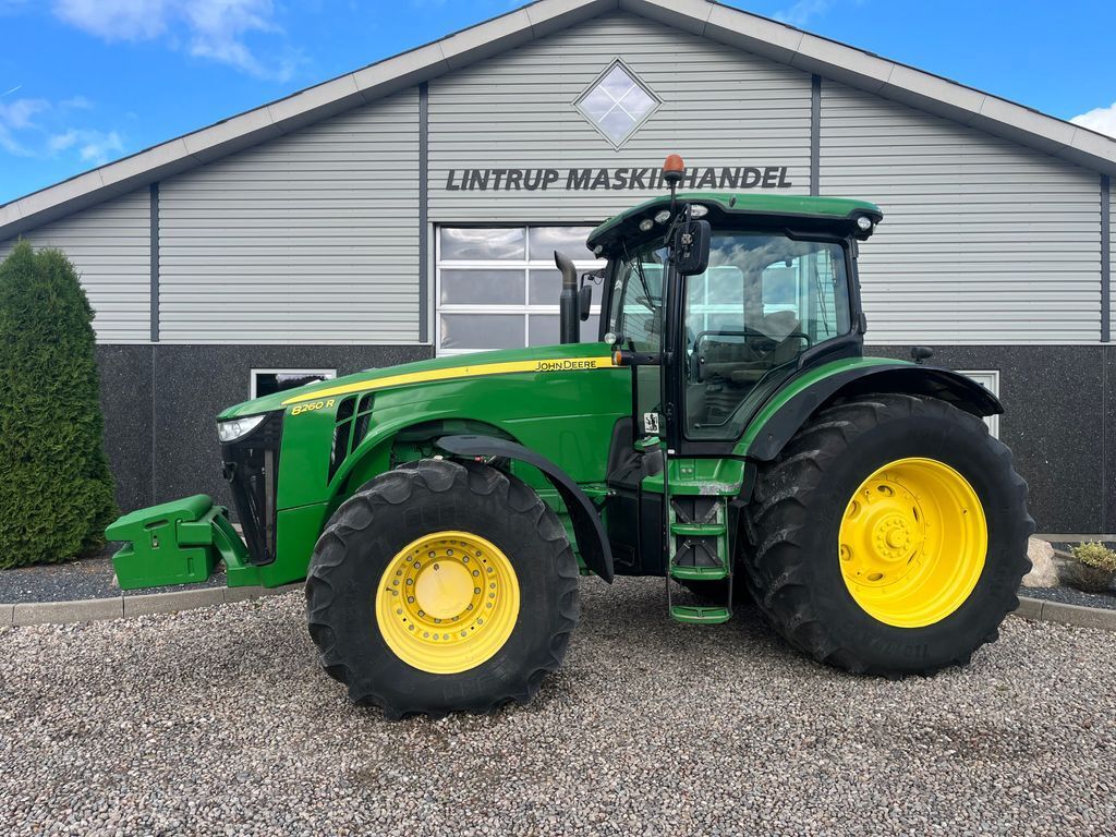 John Deere 8260R 1