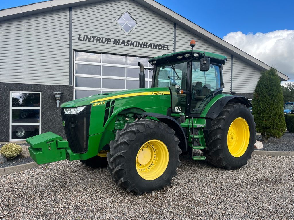 John Deere 8260R 2