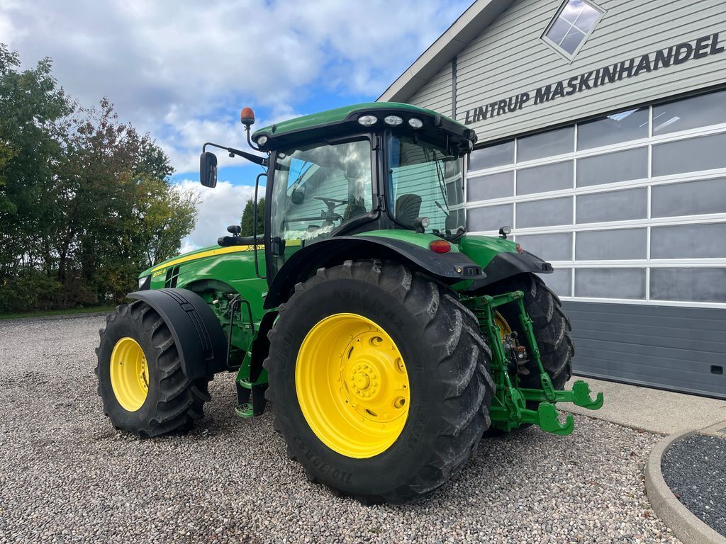 John Deere 8260R 3