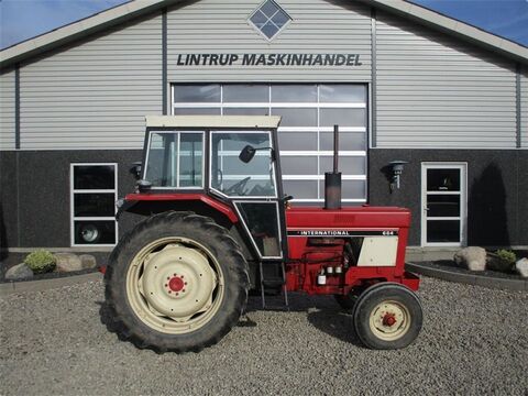 International IH  684