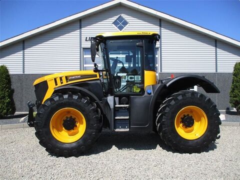 <strong>JCB Fasttrac 4220 me</strong><br />