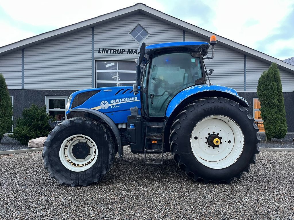 New Holland T7.230 1