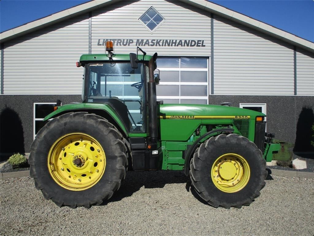 John Deere 8300  3