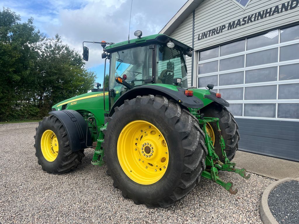 John Deere 8230 Med frontlift 3
