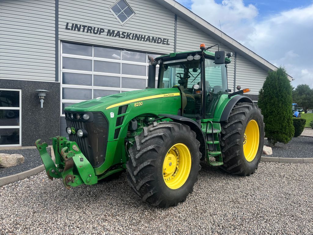 John Deere 8230 Med frontlift 2