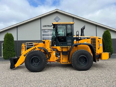 Hyundai 757-9A XTD med lang-arm. En-ejeres maskine med L