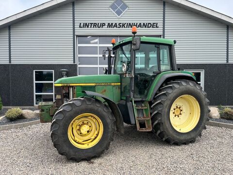 John Deere 6810