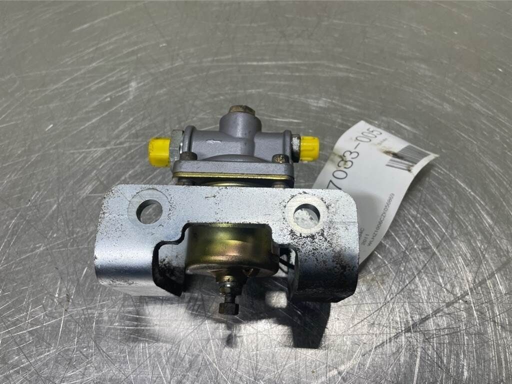 A934C-Knorr-Bremse DMV18-I7178304-Valve/Ventile 2