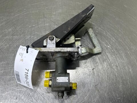 Sonstige ZM15-LT05MKA-10/0401/02M13-Brems pedal/Brake ped