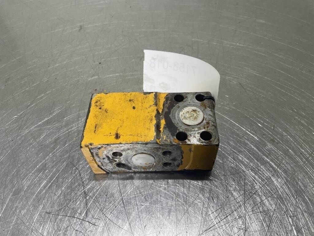A316-9910704-Distributor block/Verteilerblock 1