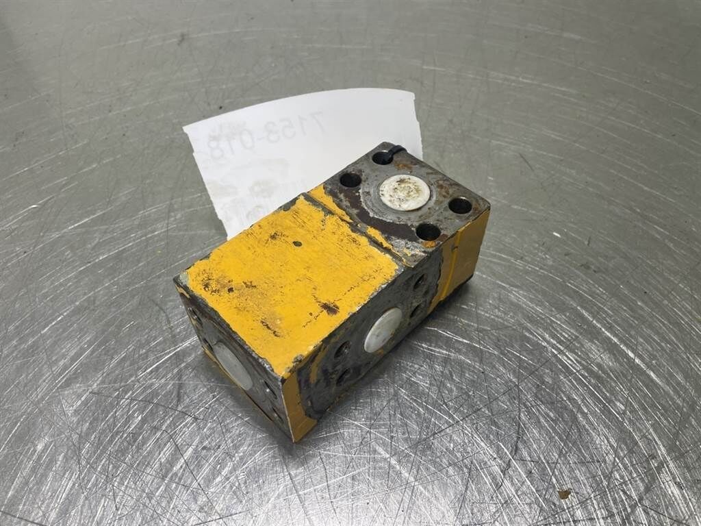 A316-9910704-Distributor block/Verteilerblock 2
