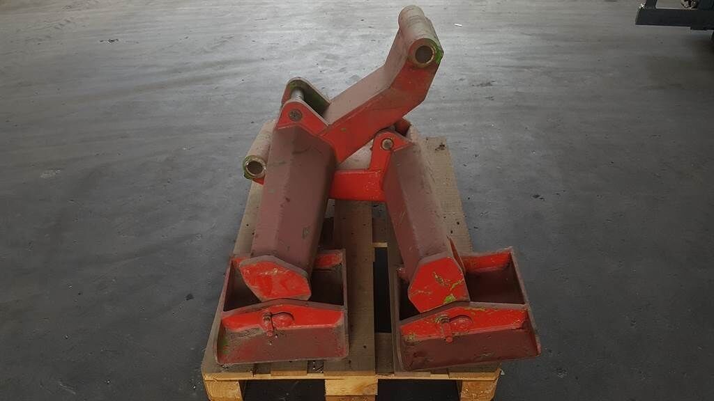 P 35 - Outrigger/Pratzen/Stempelpoot 2