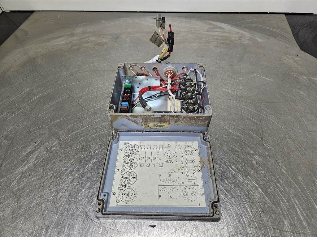 A924B-9907119-Fuse box/Sicherungskasten 3