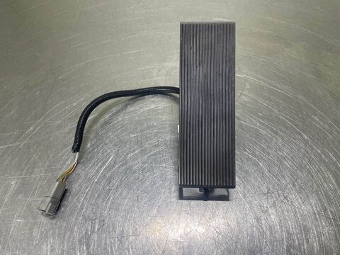 12MTX-5270656-Gas pedal 3