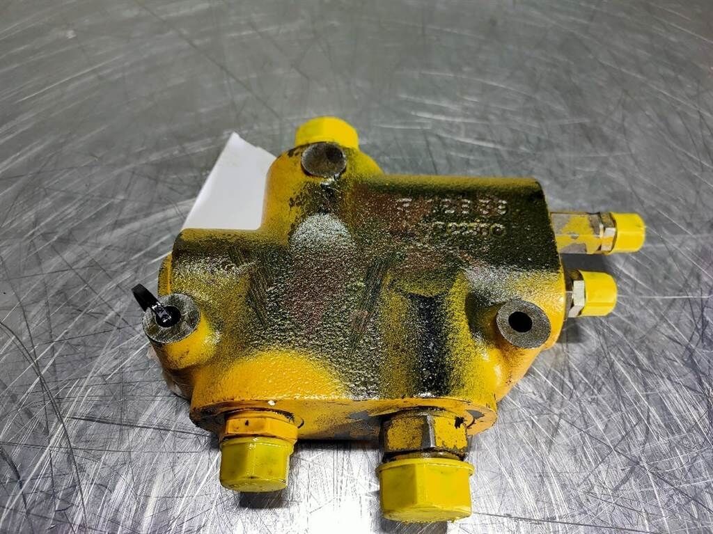 AZ18-Char-Lynn 6061361002-Priority valve 3