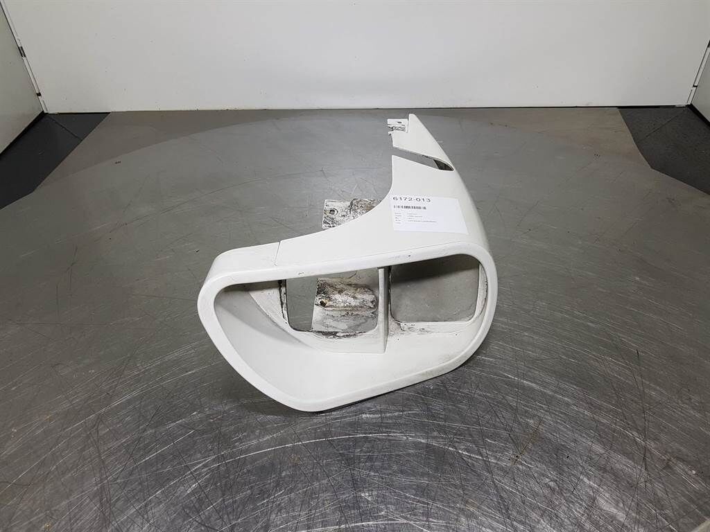 L586 2plus2-8920306-Bulb carrier front right 1