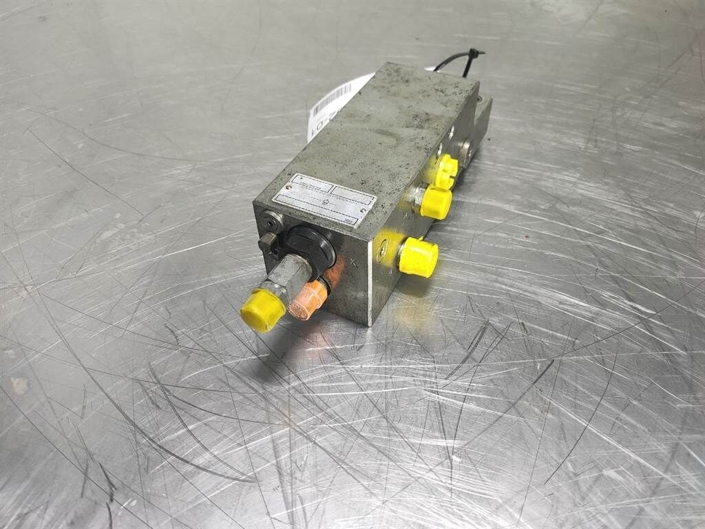 A904C-10355805-Oil Control 08376708720601B-Valve 1