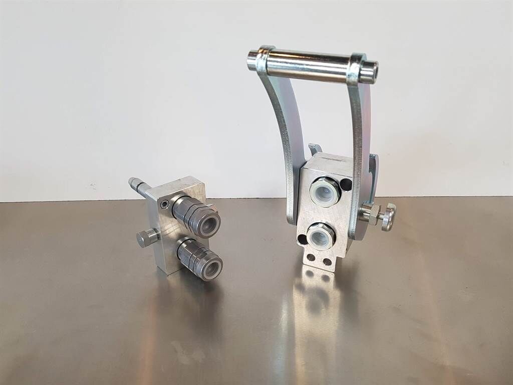 Multi-way MEDD22H08 - Quick coupler/Schnellkuppl 2